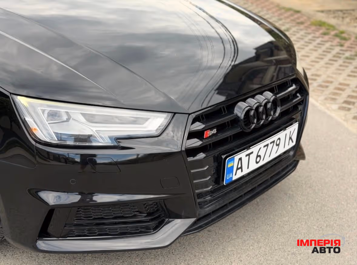 Audi A4 - фото 7