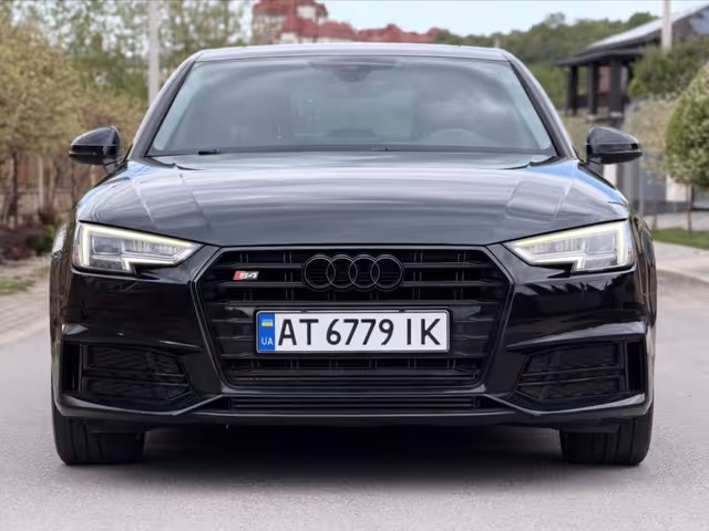 Audi A4 - фото 5