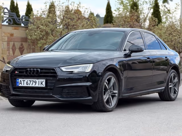 Audi A4 - фото 2
