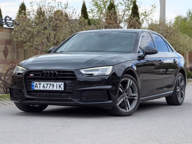 Audi A4 - фото 1