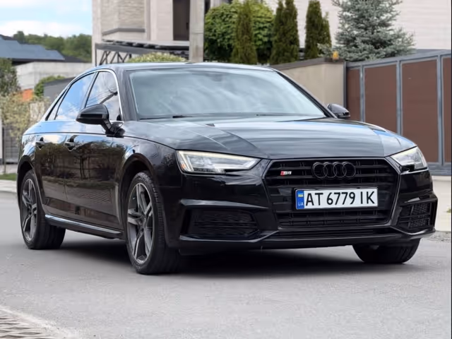Audi A4 - фото 4