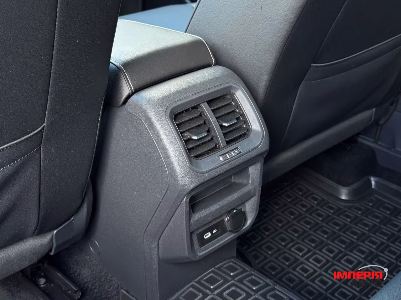 Volkswagen Tiguan - фото 57