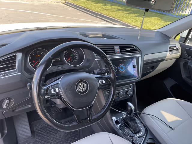 Volkswagen Tiguan - фото 4
