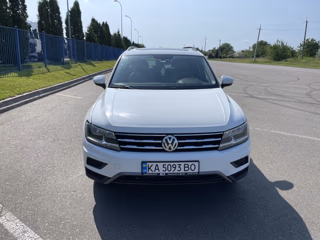 Volkswagen Tiguan - фото 2