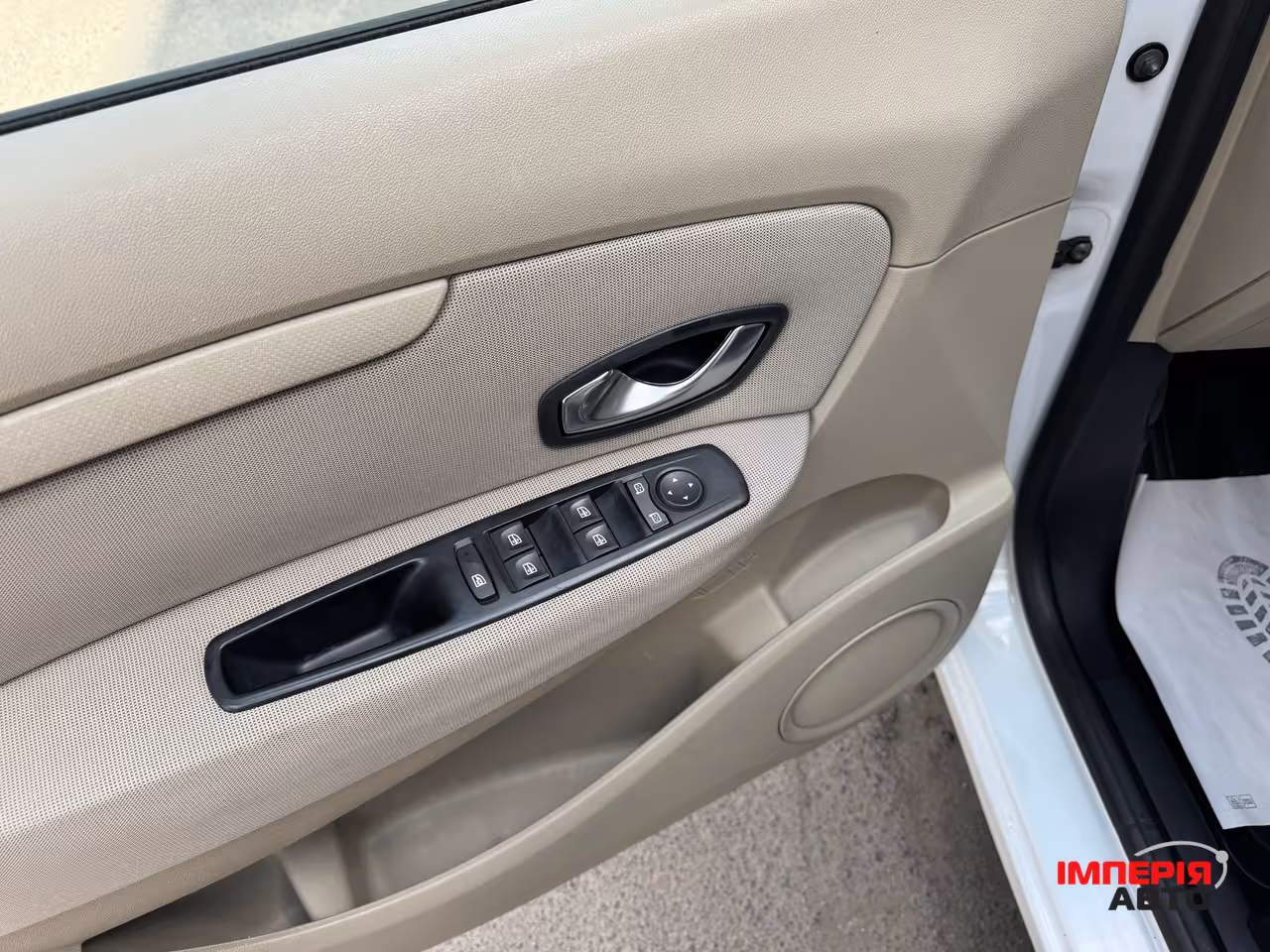 Renault Scenic - фото 14