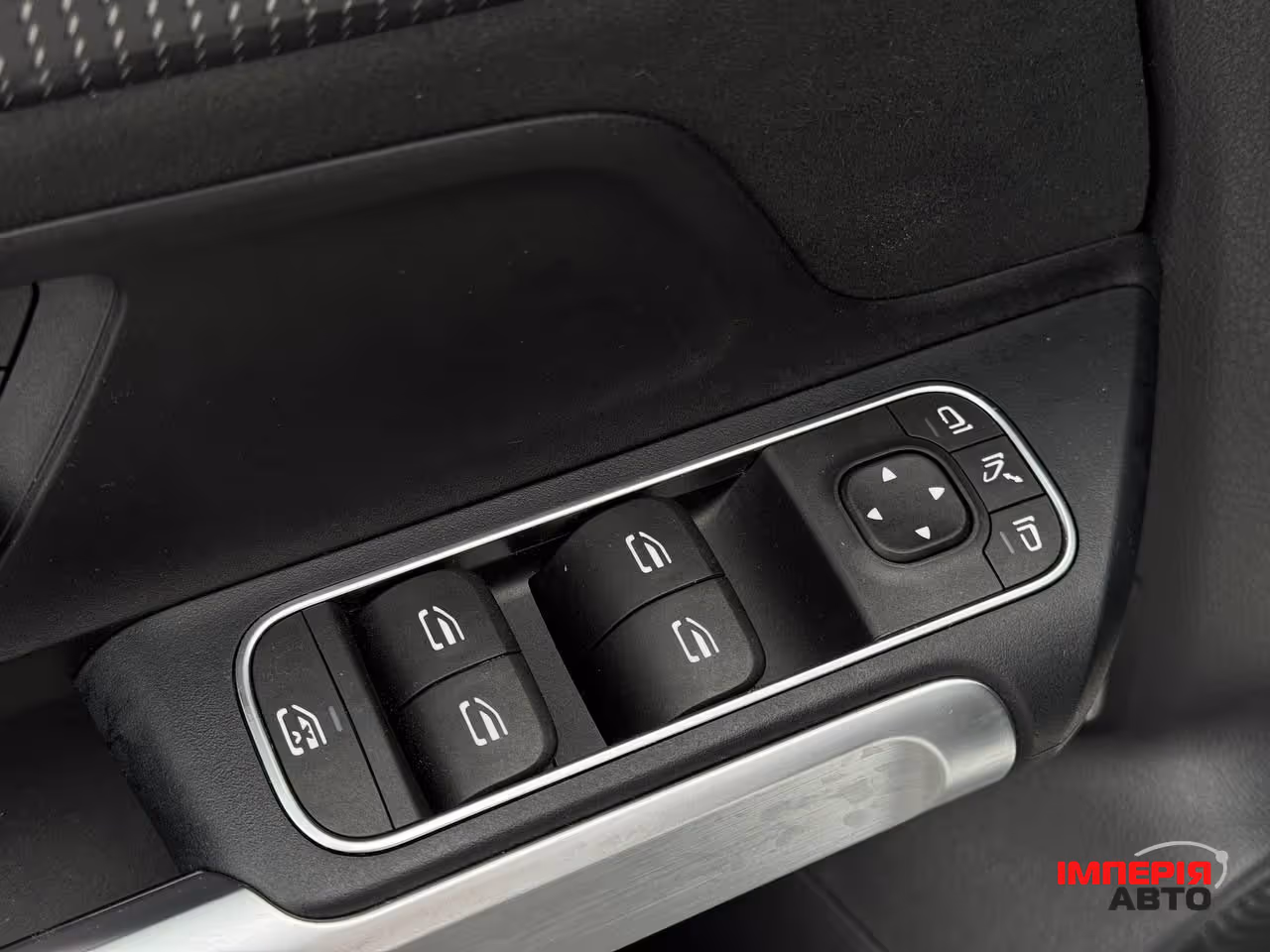 Mercedes-Benz EQB - фото 19