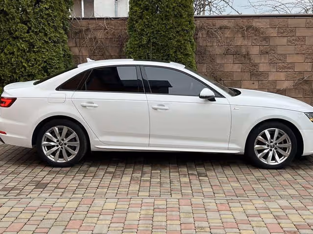 Audi A4 - фото 5