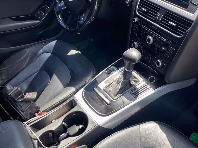 Audi A4 - фото 5