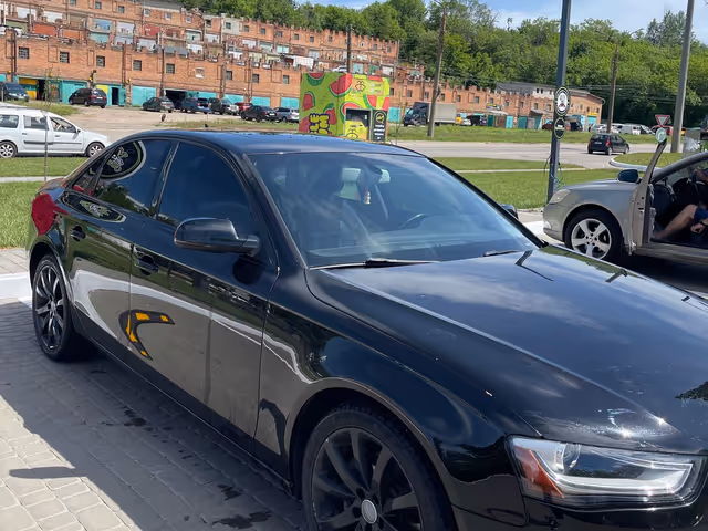 Audi A4 - фото 1