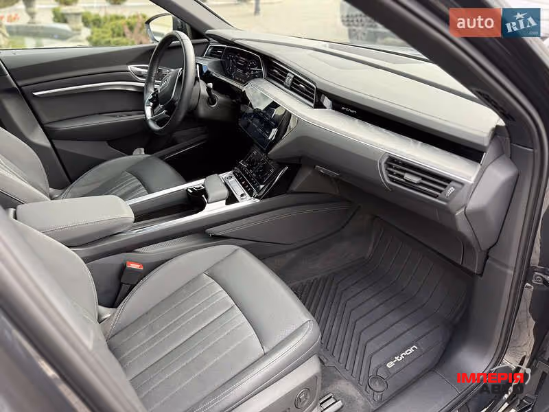 Audi e-tron - фото 17