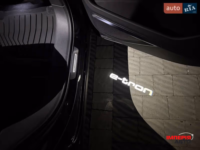 Audi e-tron - фото 25