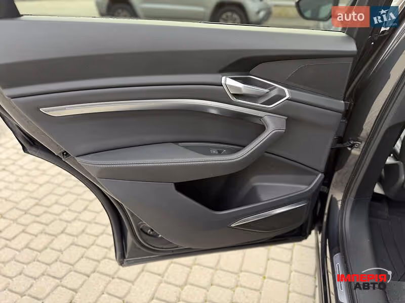 Audi e-tron - фото 16