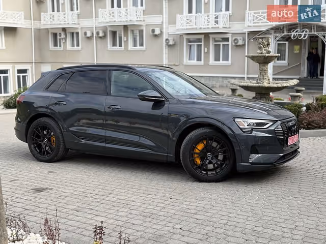 Audi e-tron - фото 3