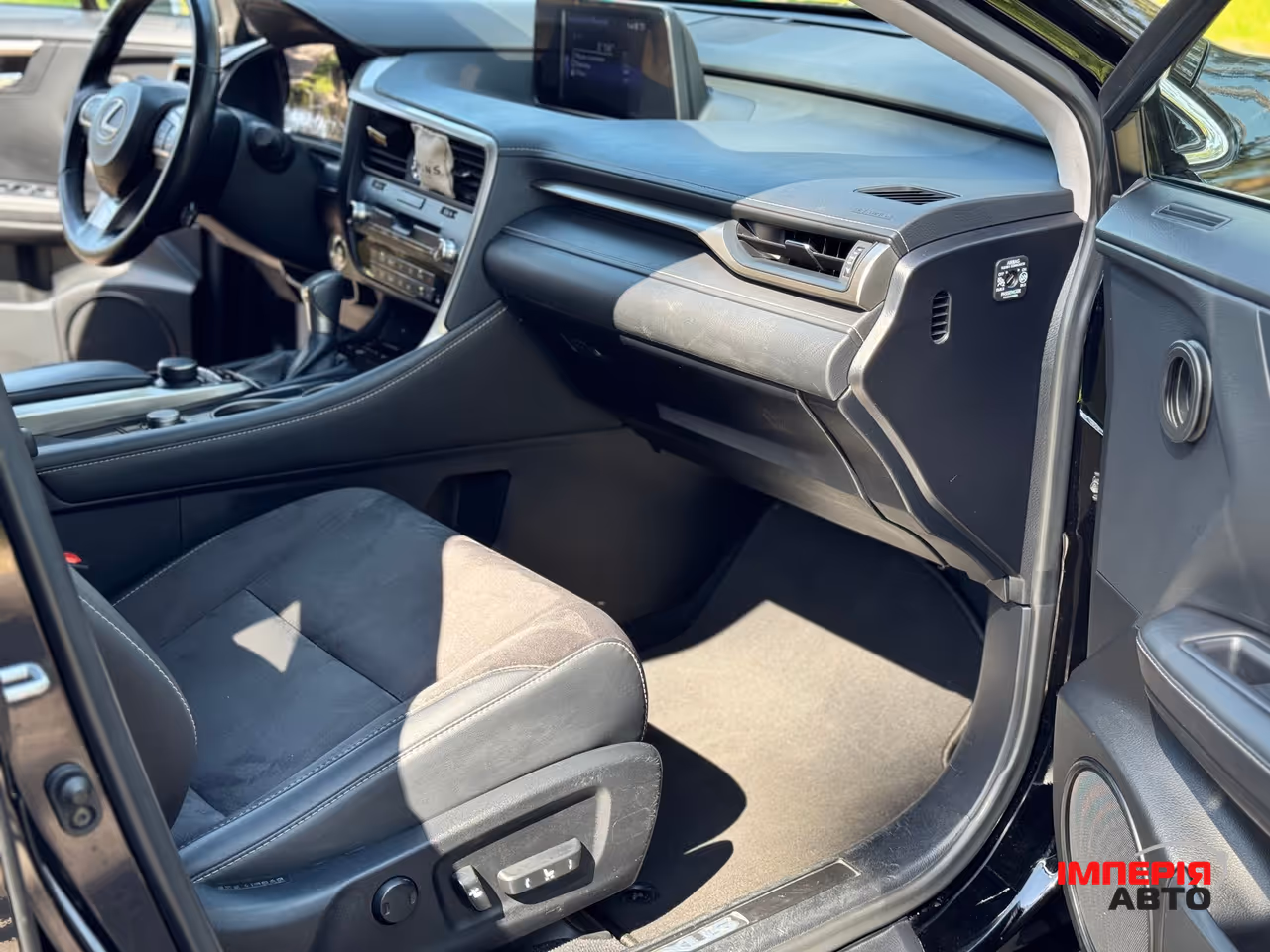 Lexus RX - фото 10