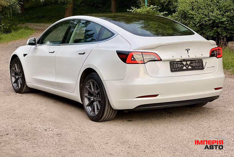Tesla Model 3 - фото 5