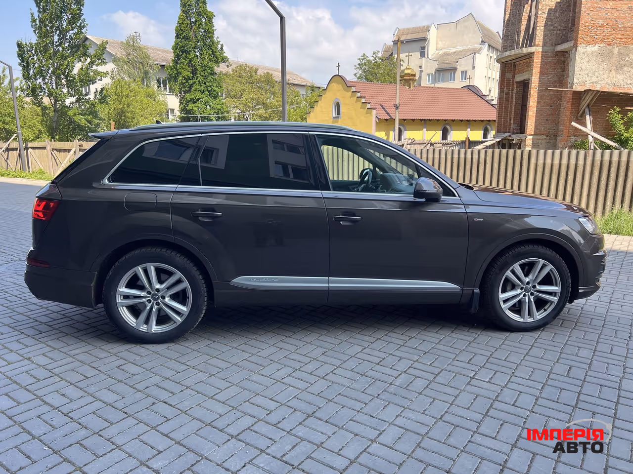 Audi Q7 - фото 13