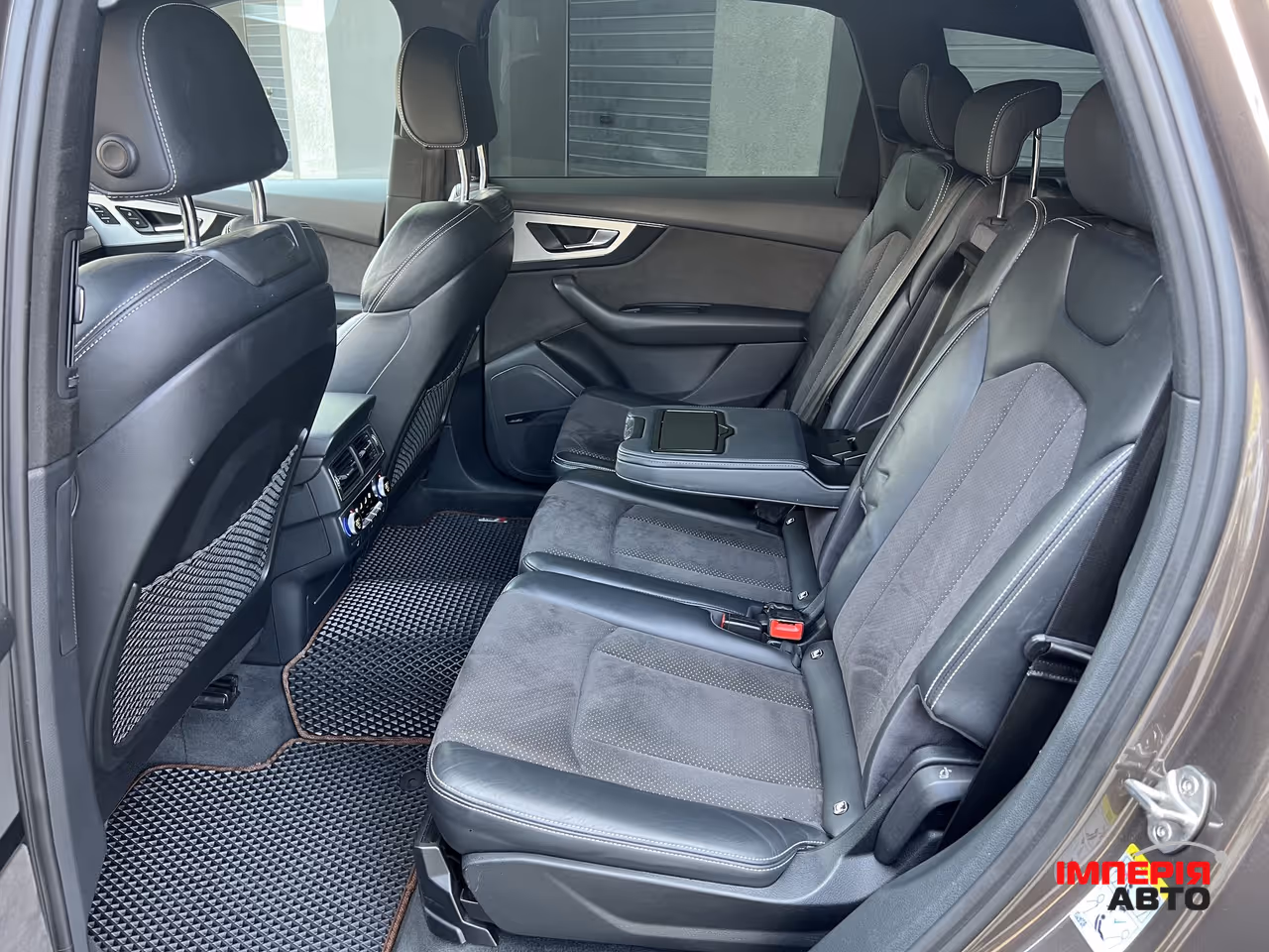 Audi Q7 - фото 21