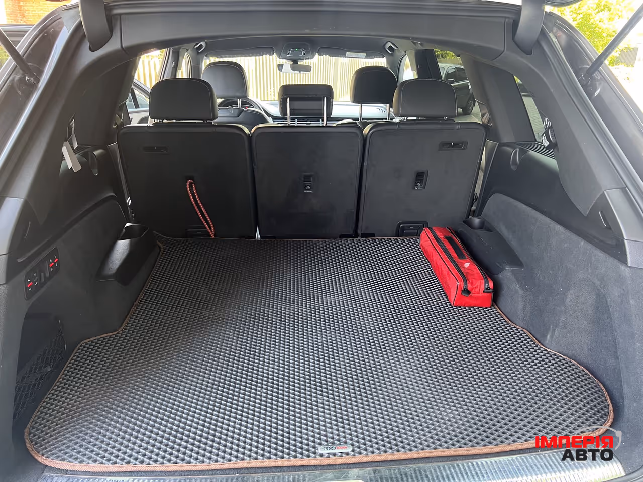 Audi Q7 - фото 31