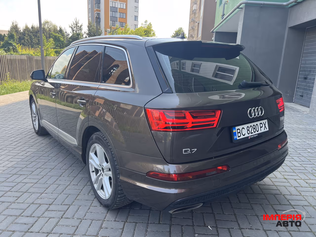 Audi Q7 - фото 11
