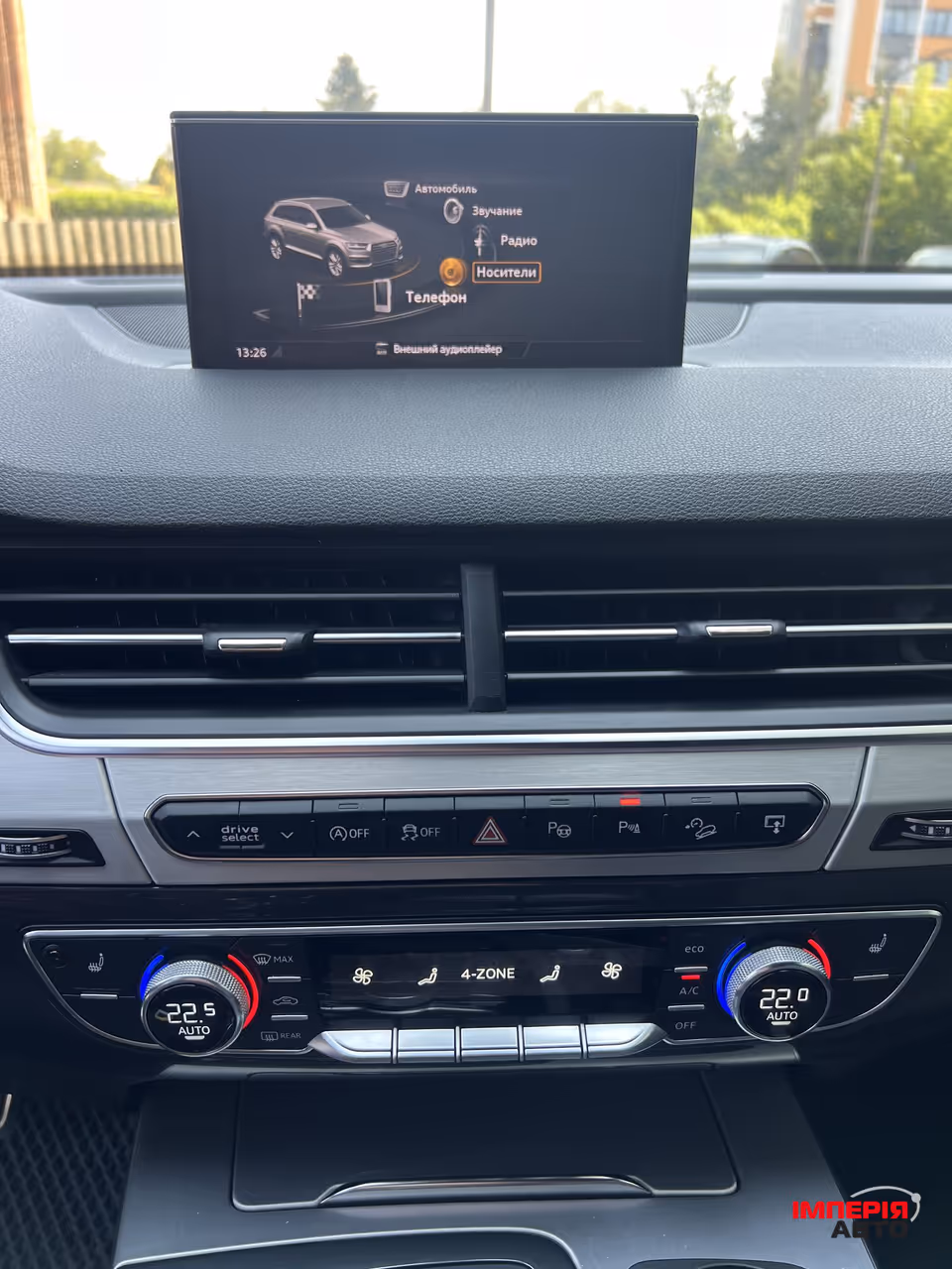 Audi Q7 - фото 25