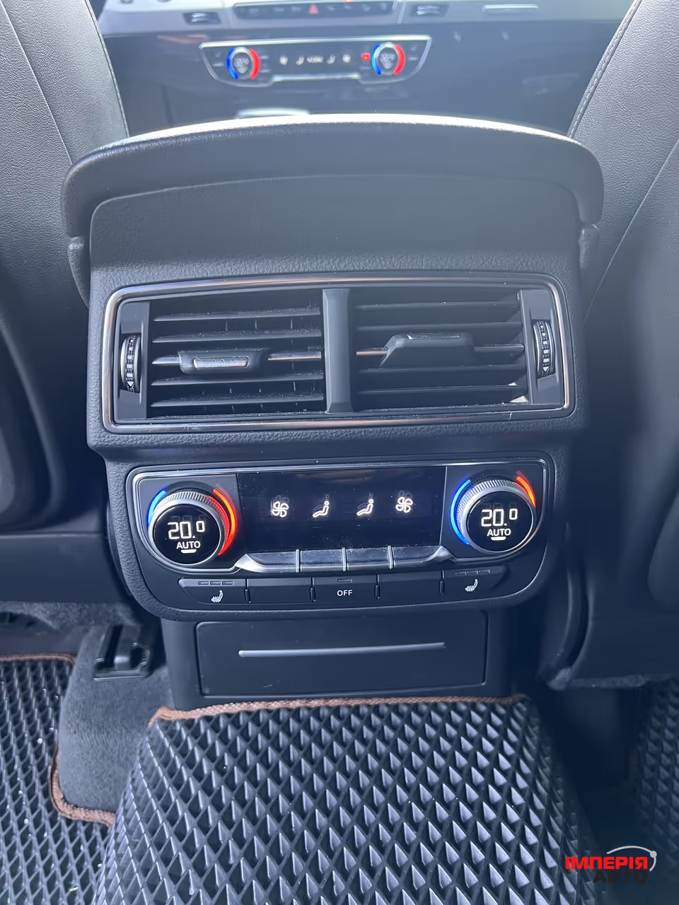 Audi Q7 - фото 24