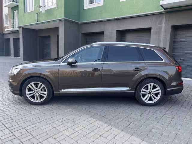 Audi Q7 - фото 4