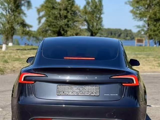 Tesla Model 3 - фото 5