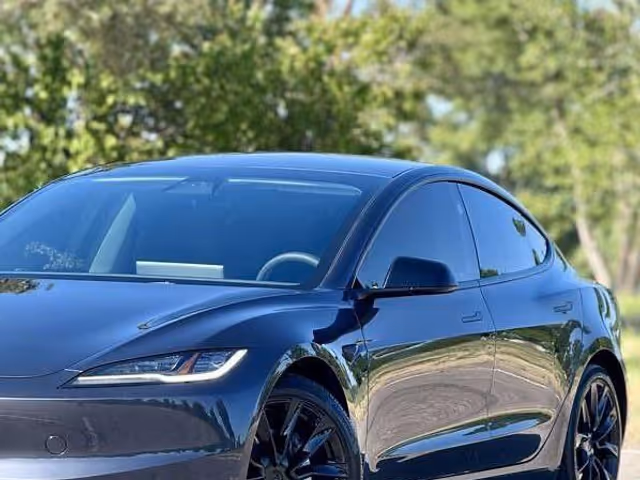Tesla Model 3 - фото 2