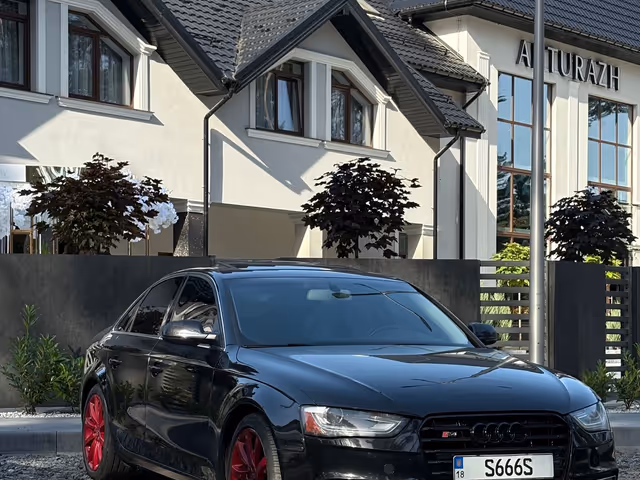 Audi A4 - фото 1