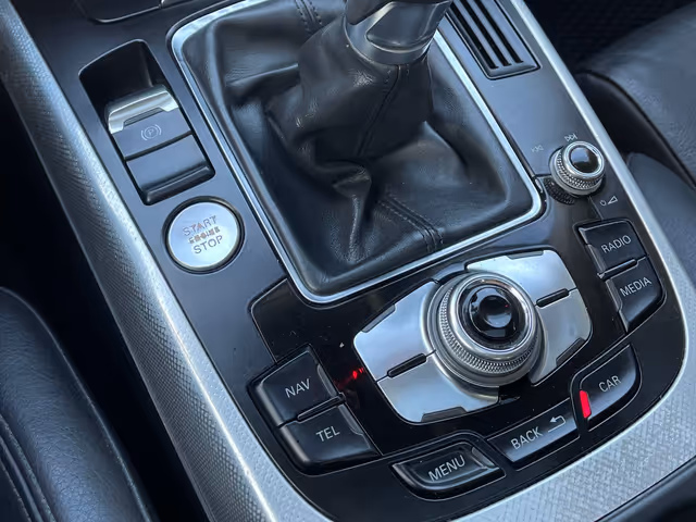 Audi A4 - фото 5