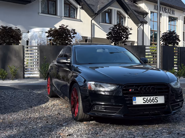 Audi A4 - фото 2