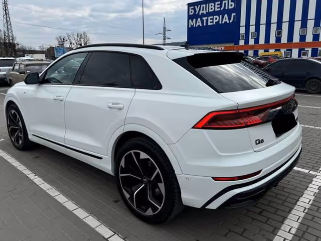 Audi Q8 - фото 4
