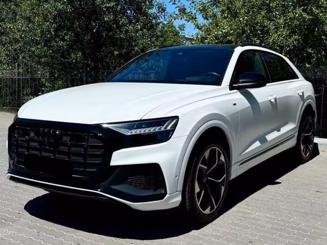 Audi Q8 - фото 1