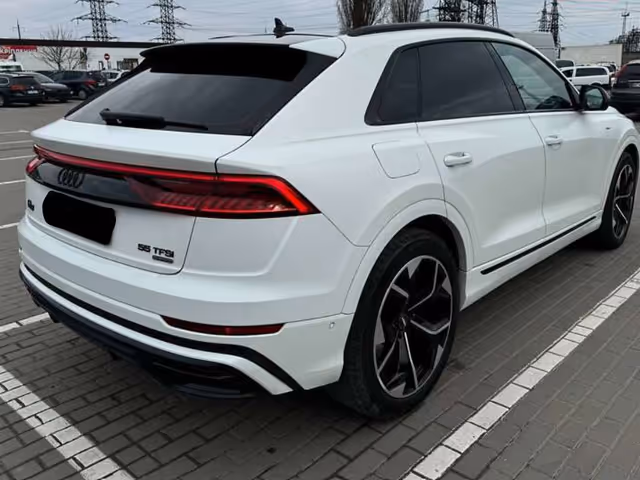 Audi Q8 - фото 5