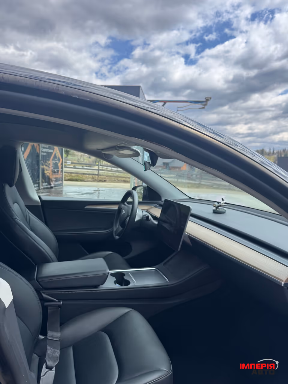 Tesla Model Y - фото 11