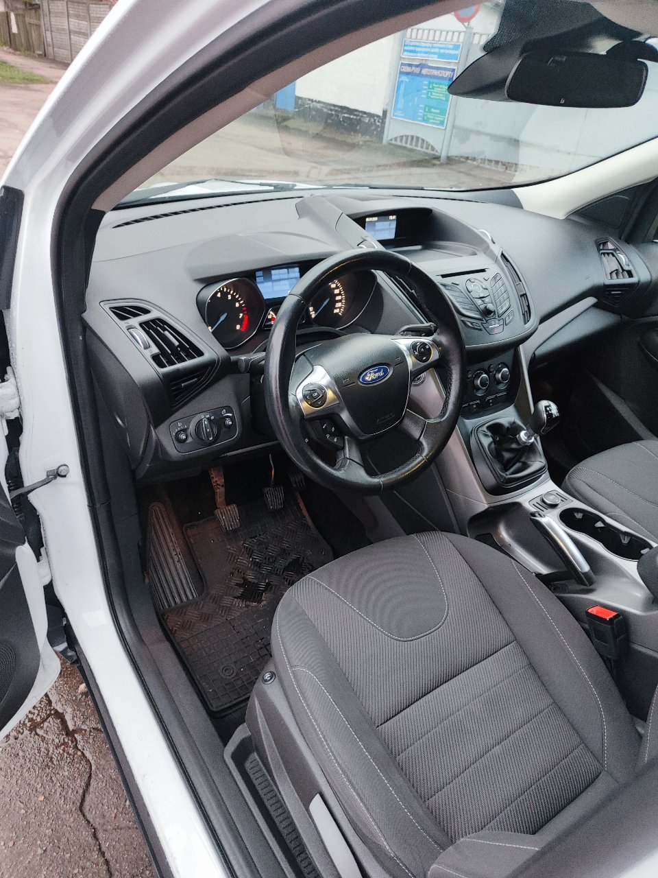 Ford Kuga - фото 1