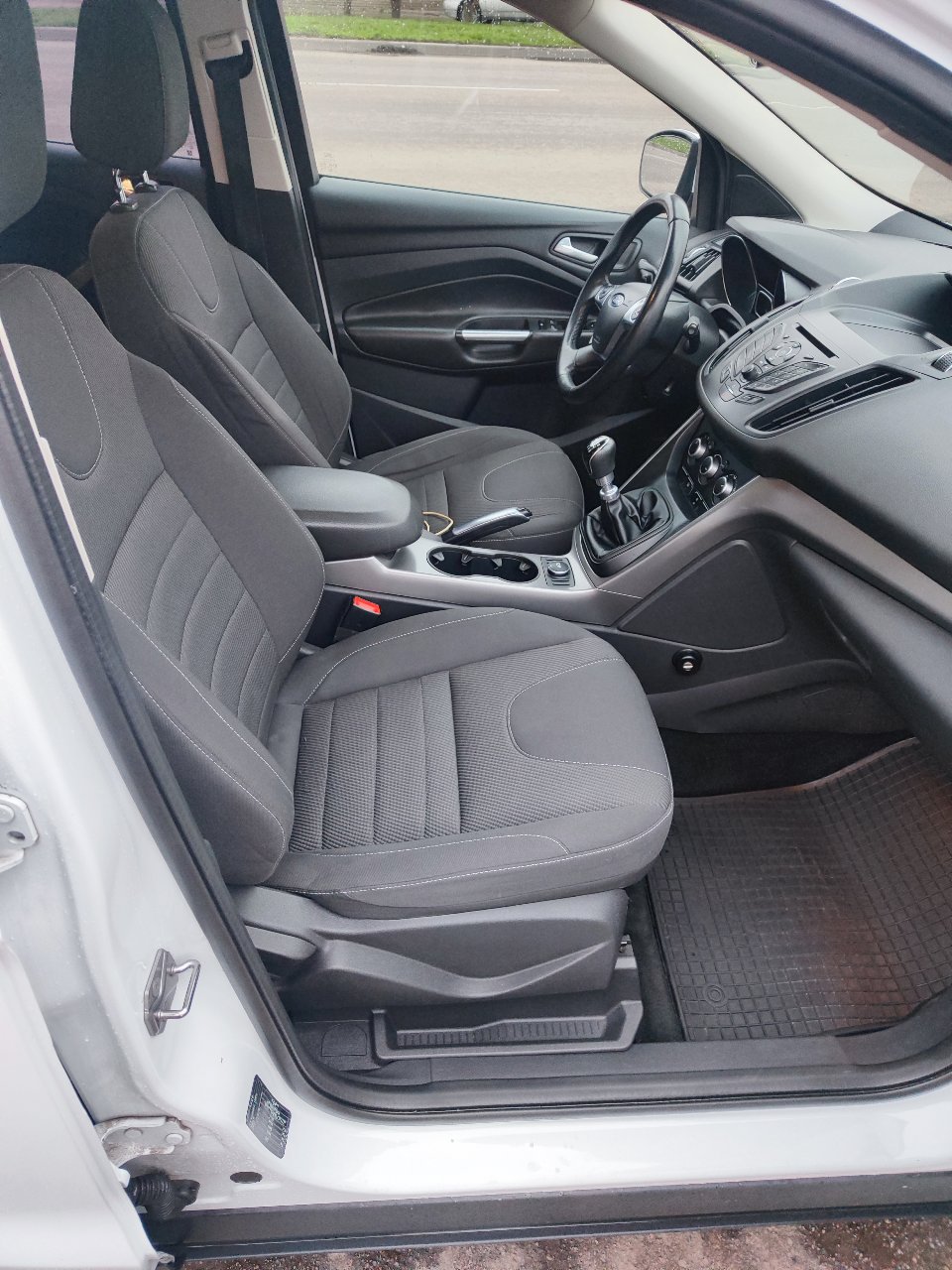 Ford Kuga - фото 16