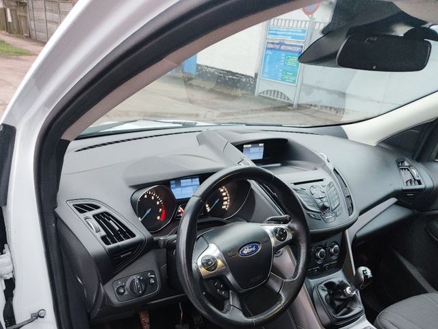Ford Kuga - фото 1