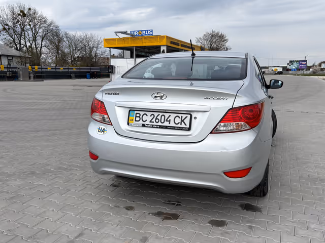 Hyundai Accent - фото 5