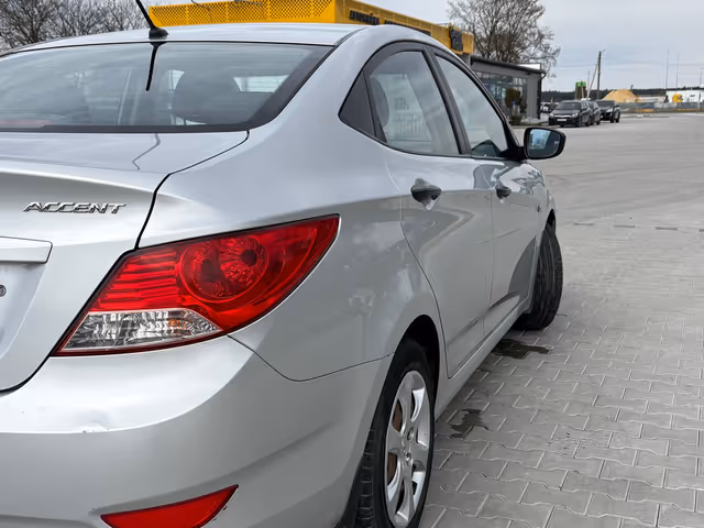 Hyundai Accent - фото 4