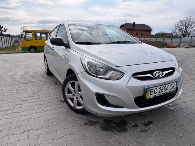 Hyundai Accent - фото 3