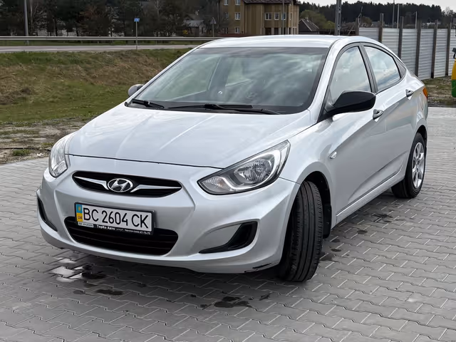 Hyundai Accent - фото 1