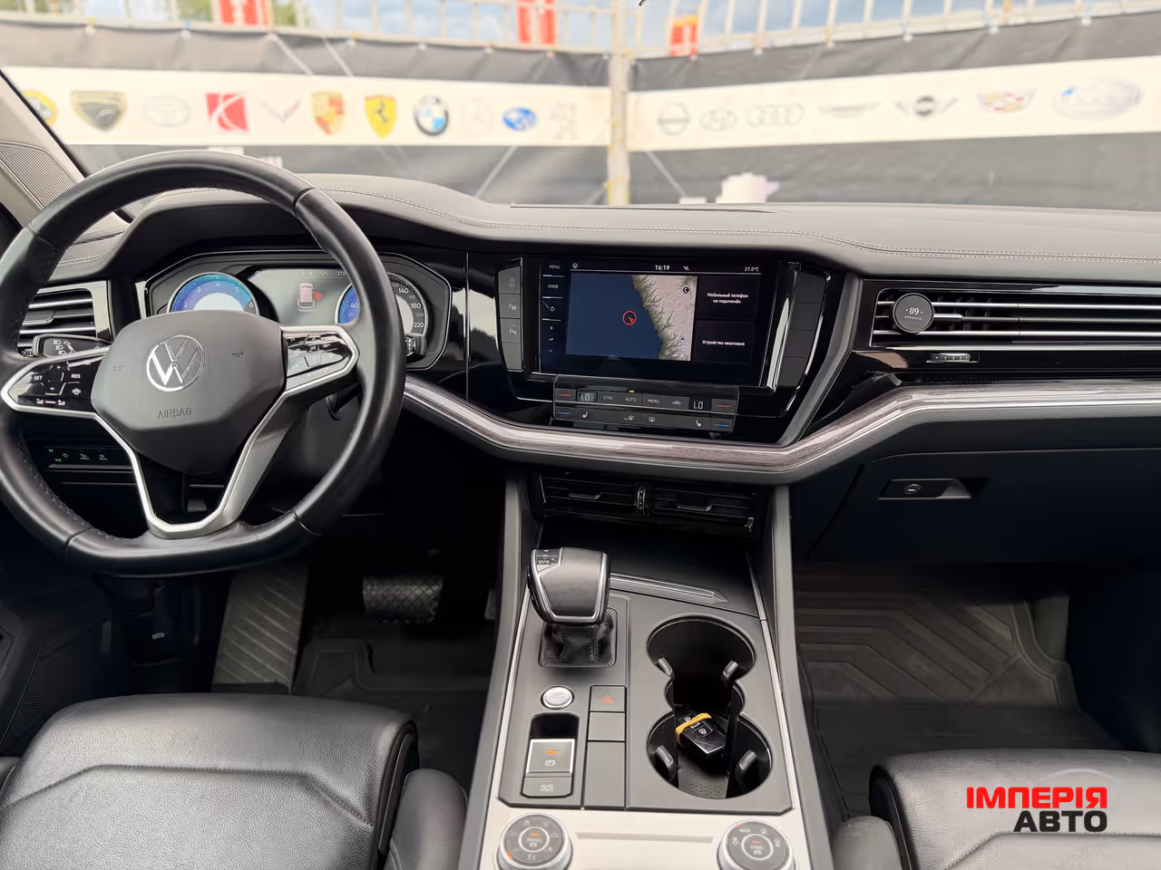 Volkswagen Touareg - фото 13
