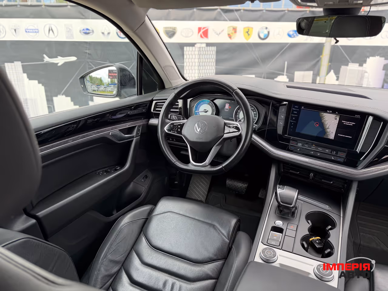 Volkswagen Touareg - фото 12
