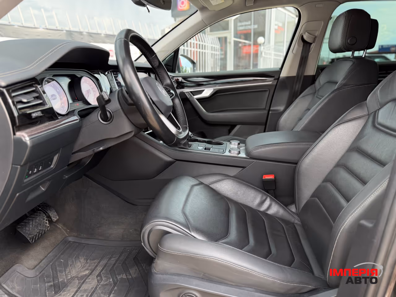 Volkswagen Touareg - фото 21