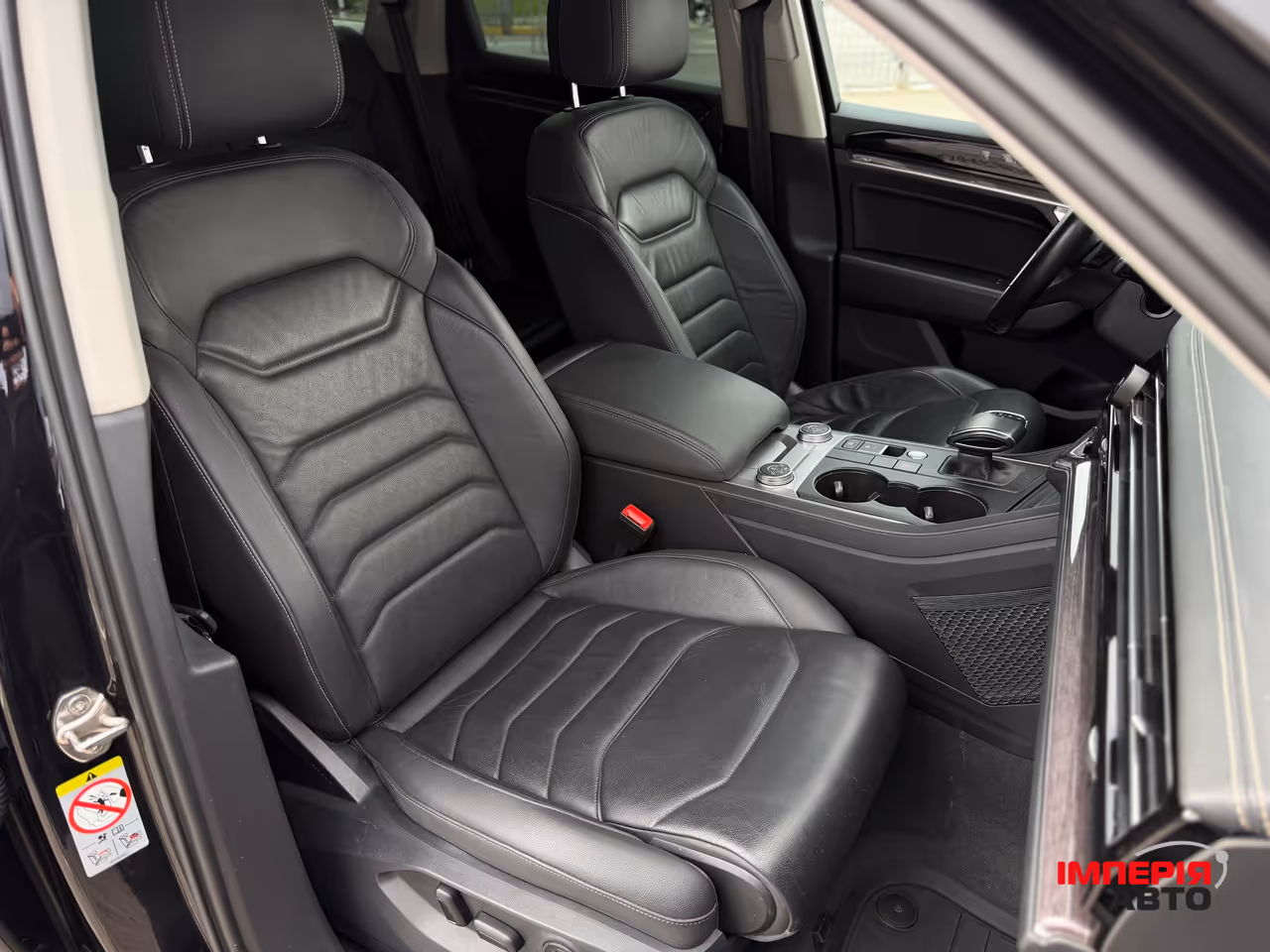 Volkswagen Touareg - фото 16