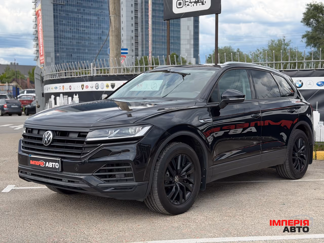 Volkswagen Touareg - фото 2