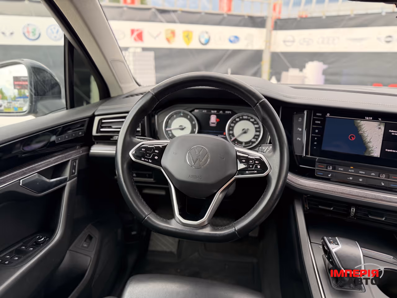Volkswagen Touareg - фото 14