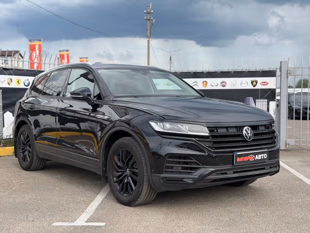 Volkswagen Touareg - фото 1