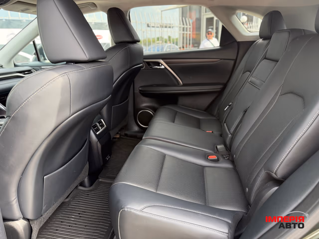 Lexus RX - фото 12
